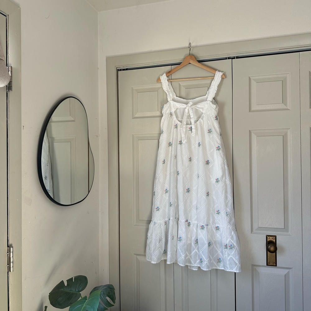 Storia White Floral Embroidered Midi Babydoll Dress - Picture 2 of 3